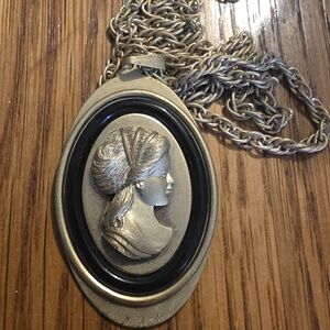 Avon Vintage Cameo Pendant Necklace